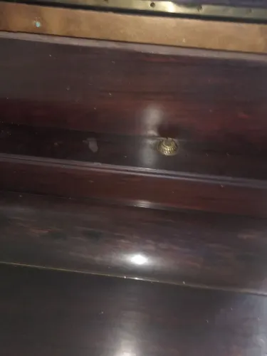 Piano armário; antigo(mais de 120 anos ); tem que ser removido do local. $2100,00