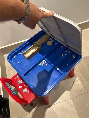 Mesa infantil com cadeira