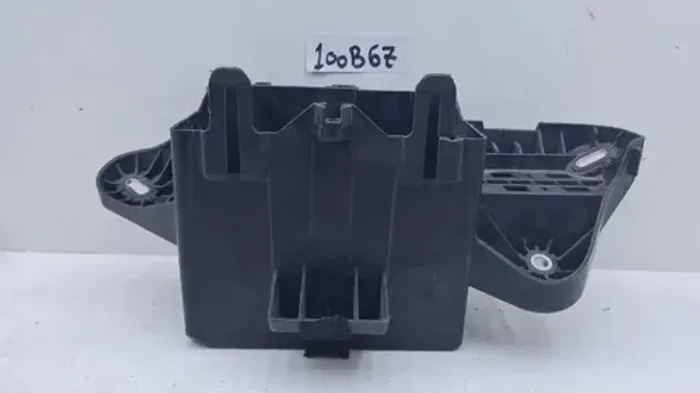 Caixa Da Bateria Auxiliar Mercedes Benz Cla200 2015