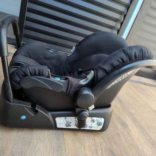 Bebê conforto Safety First com suporte