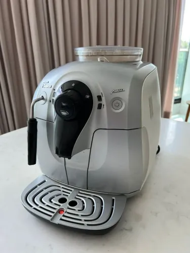 Cafeteira Philips Saeco Xsmall Superautomática - Mói Grão na Hora