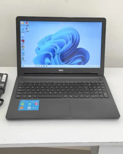 Dell Inspiron 15 5566 Notebook i3 6ª Geração 4GB RAM SSD 240GB Tela 15,6" HD