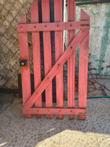 Portão de madeira