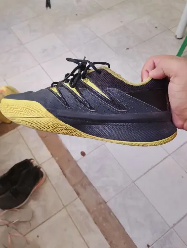 Tênis de basquete Dame certified 3 preto e dourado excelente tênis ótima aderência!