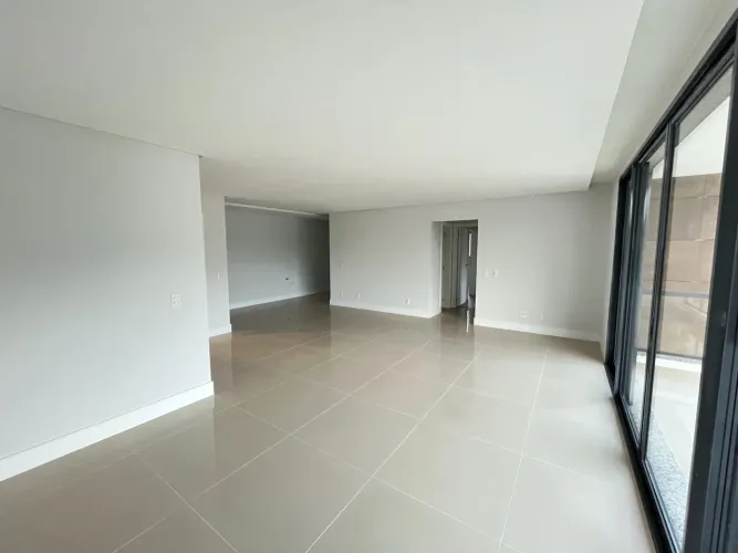 Apartamento de 3 dormitórios à venda na Agronômica