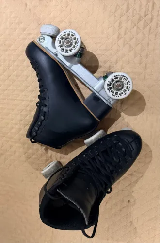 Patins Rye Preto n?38, interessados chamar no zap *