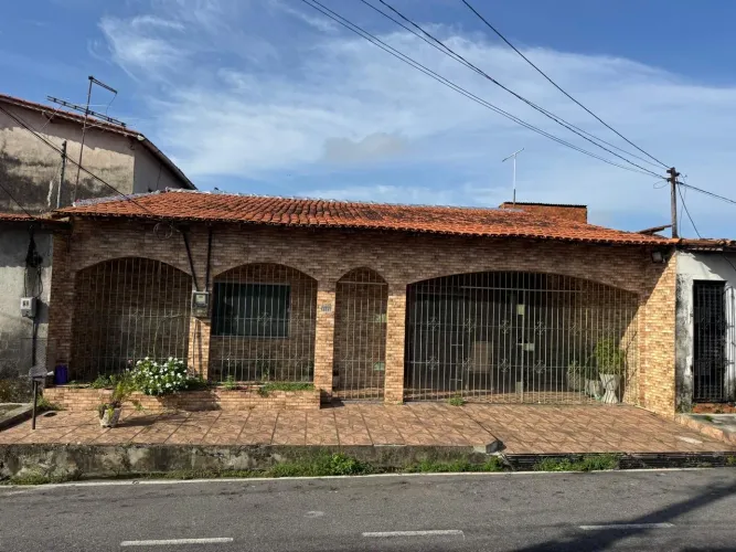Casa no conjunto Guajara 1 