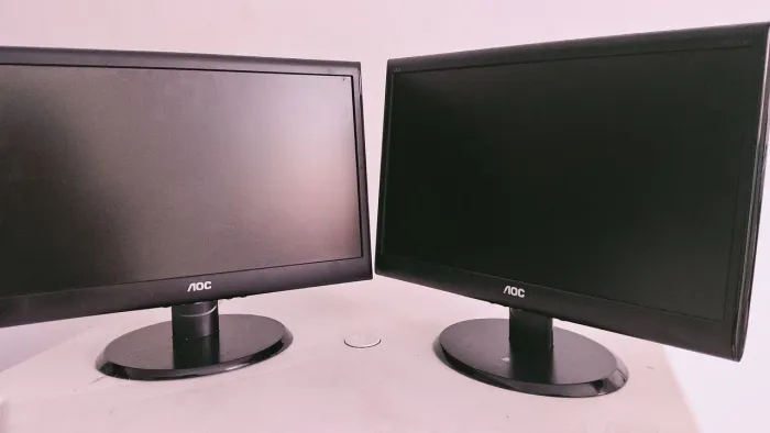 2 Monitores AOC Vga
