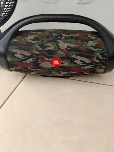 JBL bombox 