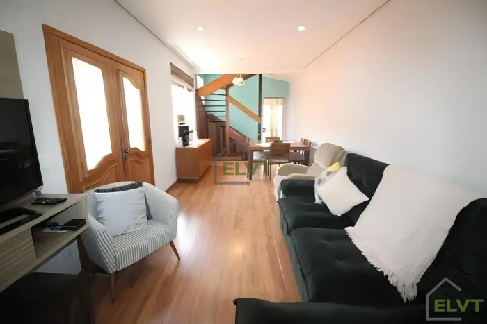 Sobrado no Ayrosa com 3 quartos (1 Suíte), Closet, Quintal e 2 Vagas em Osasco.