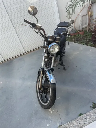     Suzuki Intruder - Excelente Custo-Benefício