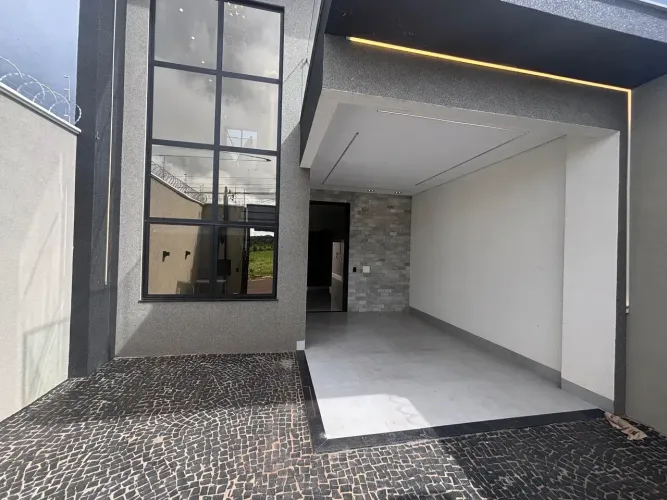 Casa à venda em Rio Verde com acabamento moderno, churrasqueira, jacuzzi, espaço amplo e 3