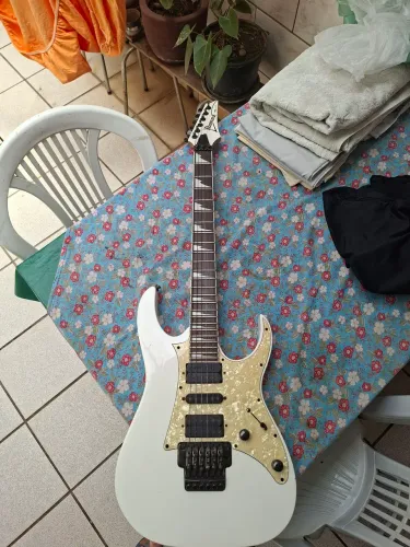 Guitarra ibanez rg 350dx