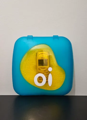 Celular antigo na Caixa Estojo Oi