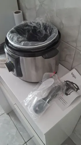 Panela elétrica nova 