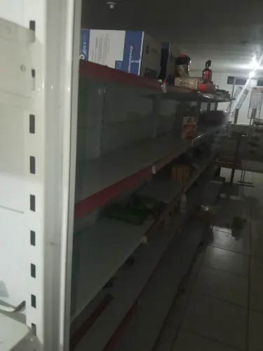 Vende-se prateleira central pra mercadinho