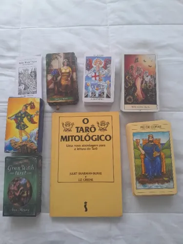 4 Tarot + 1 livro (LEIA A DESCRIÇÃO)