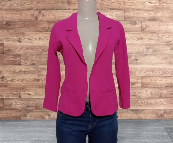 Blazer novo tamanho P 12$ bem grosso tecido