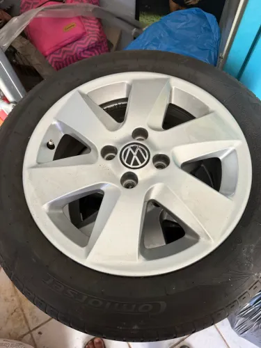 Vendo rodas  aro 15 Saveiro surf  pneus bons