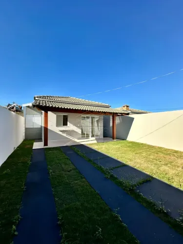 CASA NOVA COM 3 DORMITÓRIOS, SUÍTE, AMPLO QUINTAL E EXCELENTE LOCALIZAÇÃO