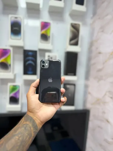 IPHONE 11 - 64GB PRETO ?950,00