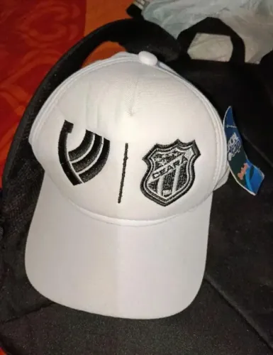 Boné novo com etiqueta 