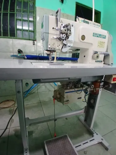Máquina de Costura Siruba T828-45-064MC Pespontadeira Barra Alternada Bivolt
