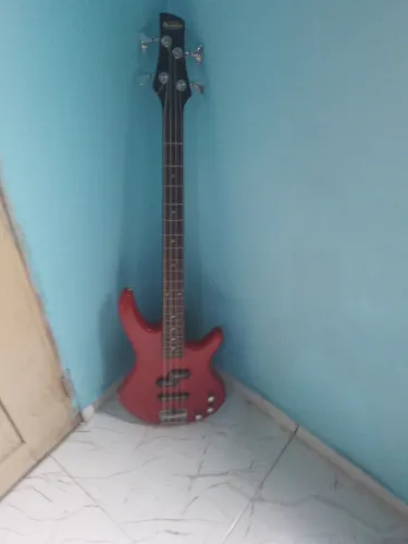 Vendo baixo Ibanez por R$2000 00 fone *88 WhatsApp *7 