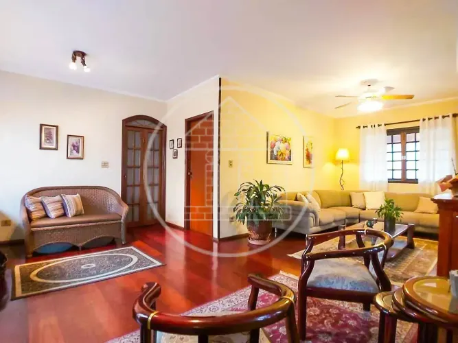 Casa reformada com 3 quartos (1 suíte) à Venda na Terceira Divisão de Interlagos