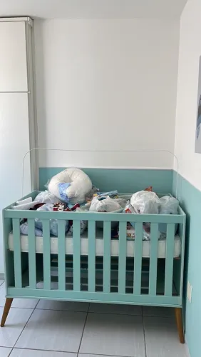 VENDO BERÇO + CÔMODA INFANTIL - ACOMPANHA COLCHÃO NUNCA USADO