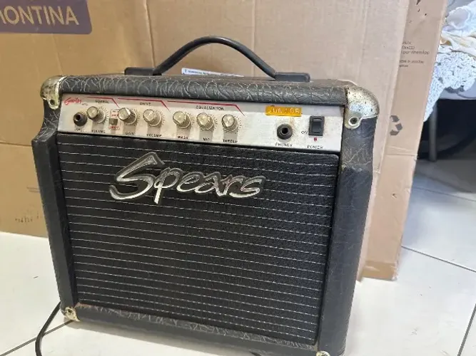 amplificador (cubo) para guitarra da marca Spears
