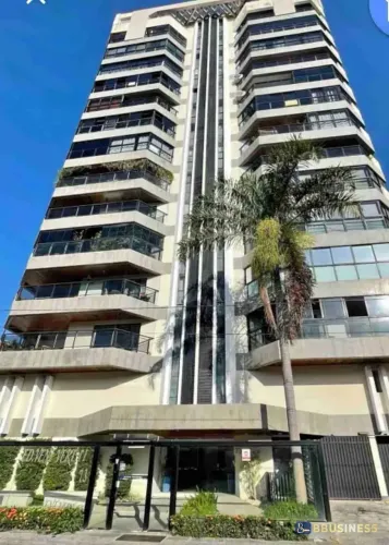 Amplo Apartamento com 4 Quartos à Venda no Centro de Campos dos Goytacazes 220m² com Laze