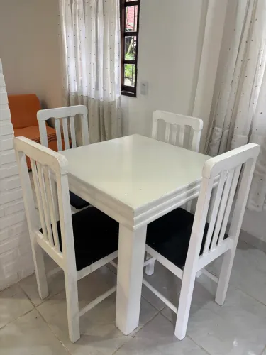Mesa com 4 cadeiras