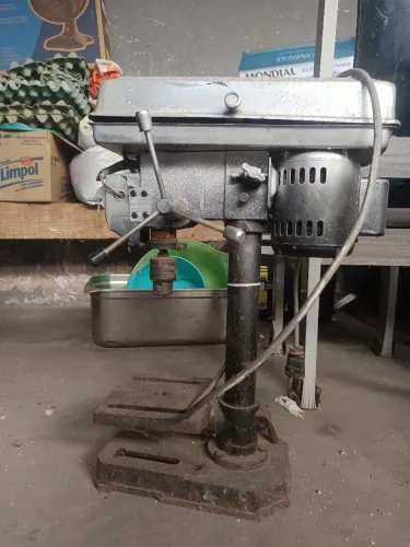 Máquina de furar (Alumínio, madeira etc...)