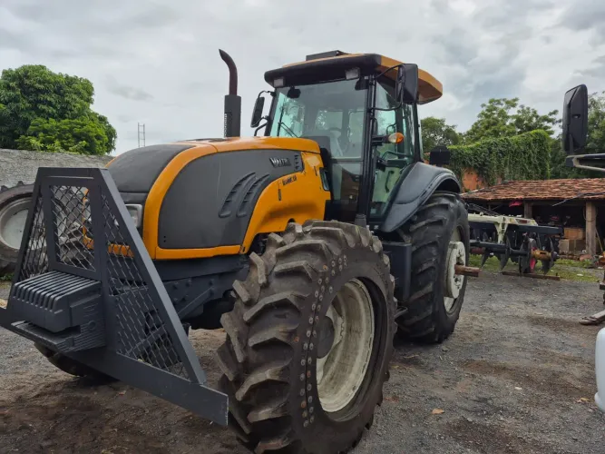 Trator Valtra 2014