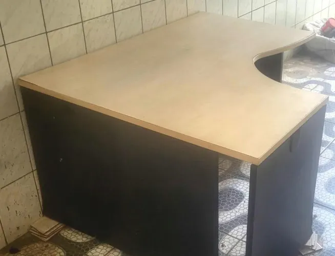 Mesa de escritório em L