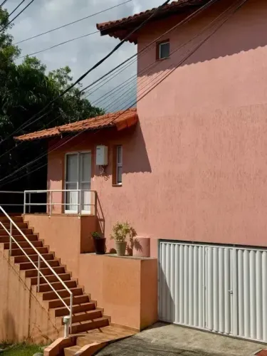 Casa de condomínio para venda possui 250 metros quadrados com 5 quartos