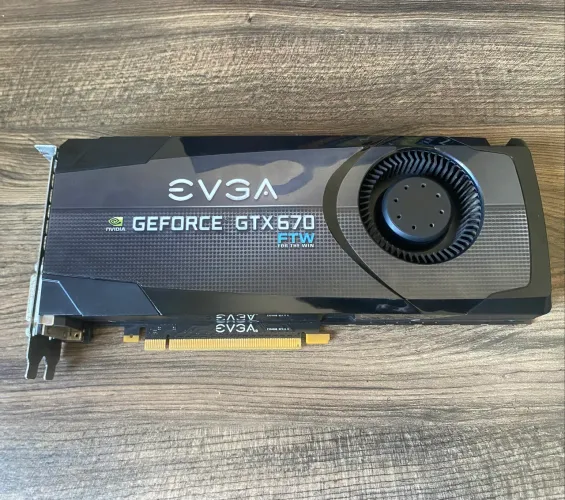 Placa de vídeo GTX 670 2gb EVGA (leia a descrição)
