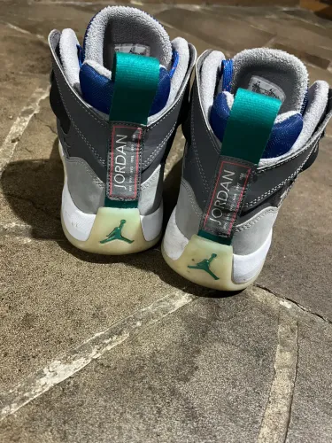 Tênis air jordan two trey