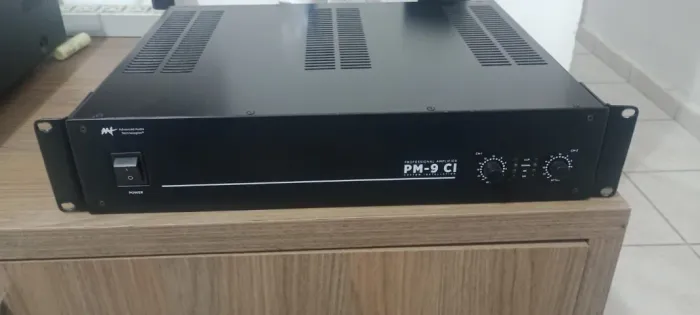 AAT Advanced Audio Technologies PM-9 CI, um amplificador profissional estéreo da linha M