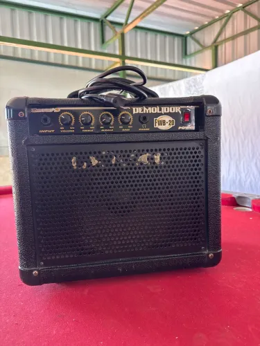 Amplificador meteoro semi novo