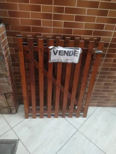 Portão de madeira pequeno