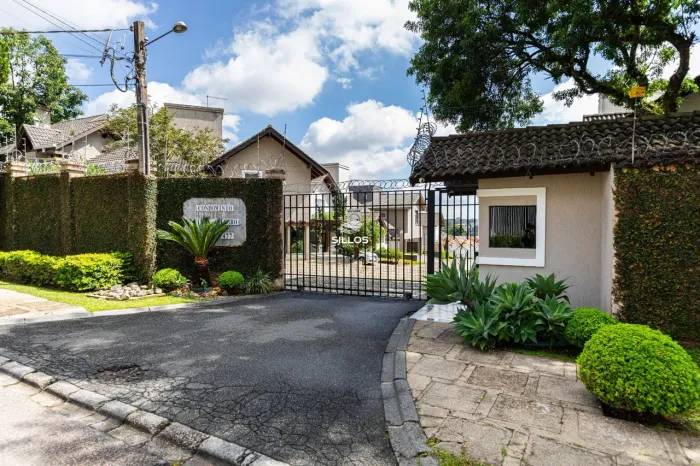 Casa de Alto Padrão à venda com 3 suítes em Santa Felicidade em Curitiba