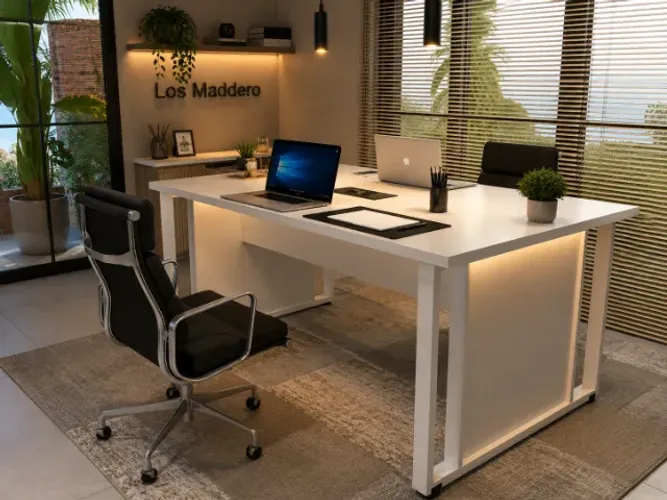 Mesa de Reunião Delluxe. Em Madeira Maciça com Cx de Tomadas: L150cm x P80cm x A74cm