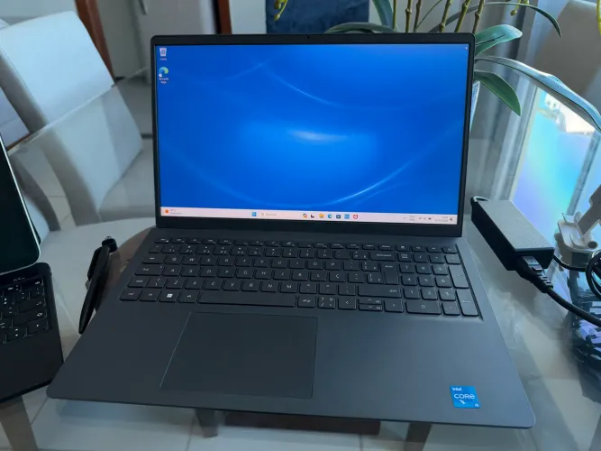 Notebook Dell inspiron 15 3520 i5 12ª zero sem detalhes