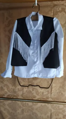 Vendo essa blusa e essa bota de boiadeira