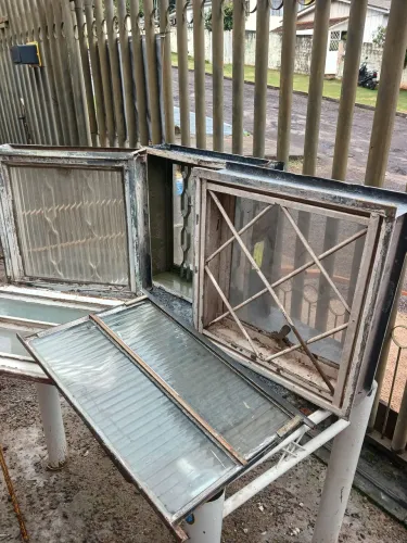 Vendo janelas de banheiro 
