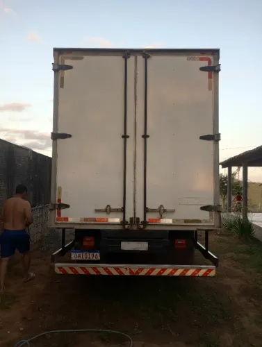 Caminhão baú excelente, pronto para trabalha, novíssimo.r.