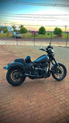 Low Rider S 2022 com acessórios