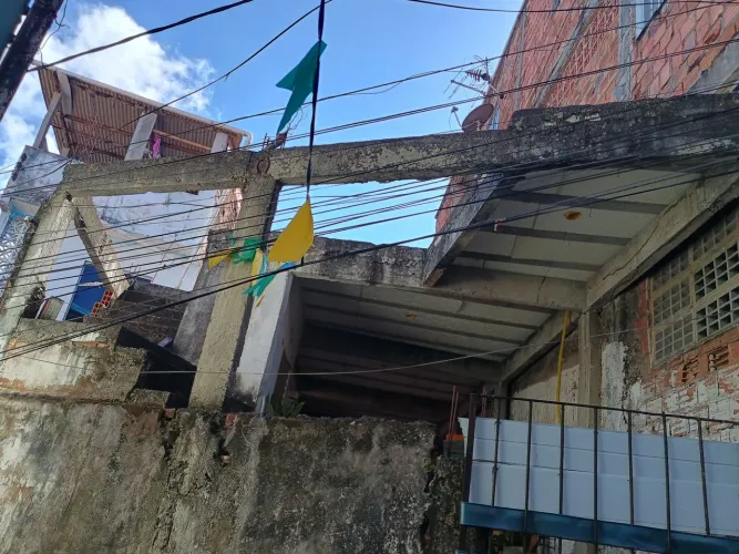 Vendo terreno com laje batida e área em baixo